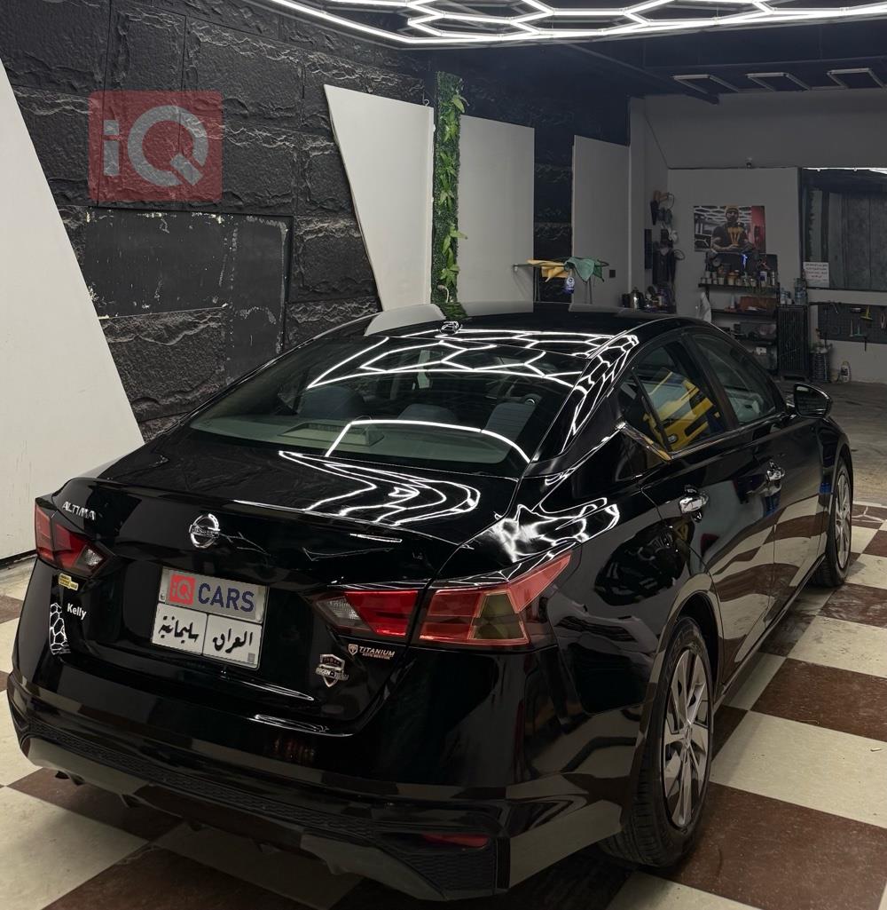 نيسان ألتيما